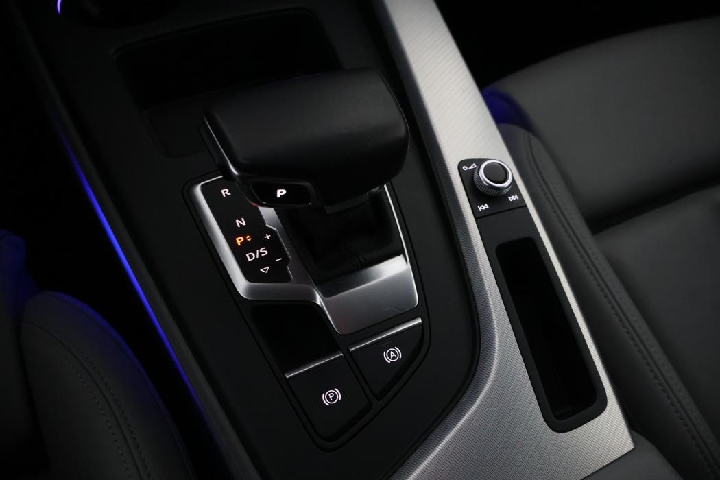 AUDI A4 2023