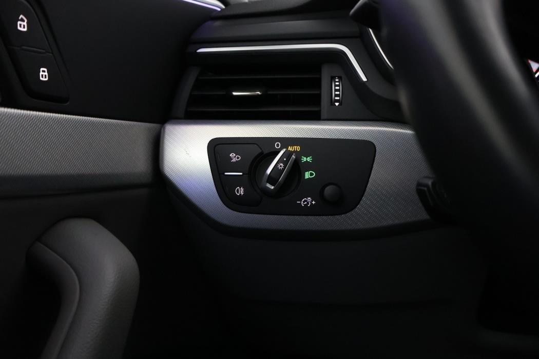 AUDI A4 2023