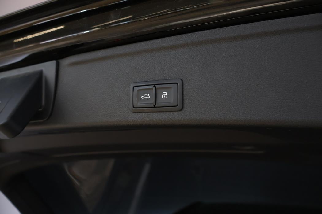 AUDI A4 2023