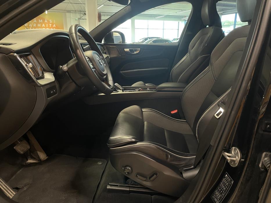 VOLVO XC60 2023
