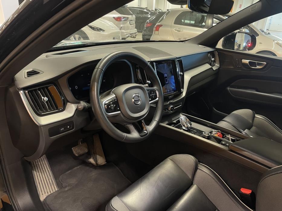 VOLVO XC60 2023