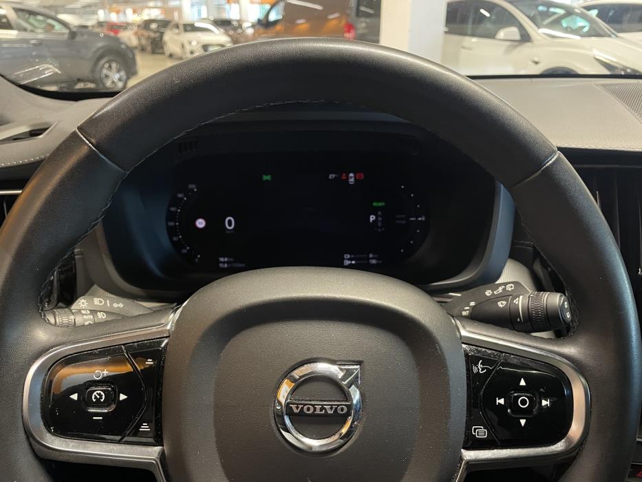 VOLVO XC60 2023