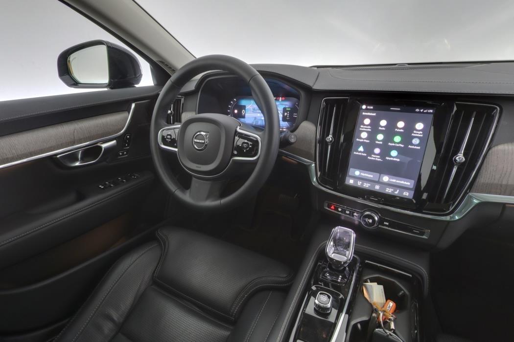 VOLVO V90 2023