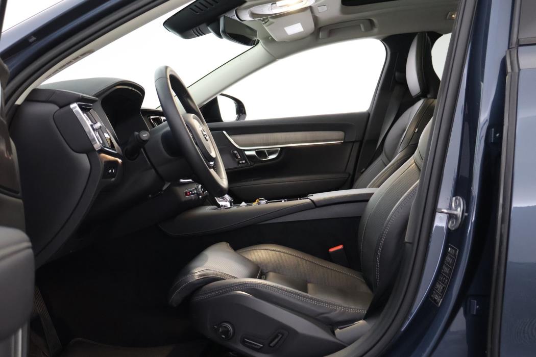 VOLVO V90 2023