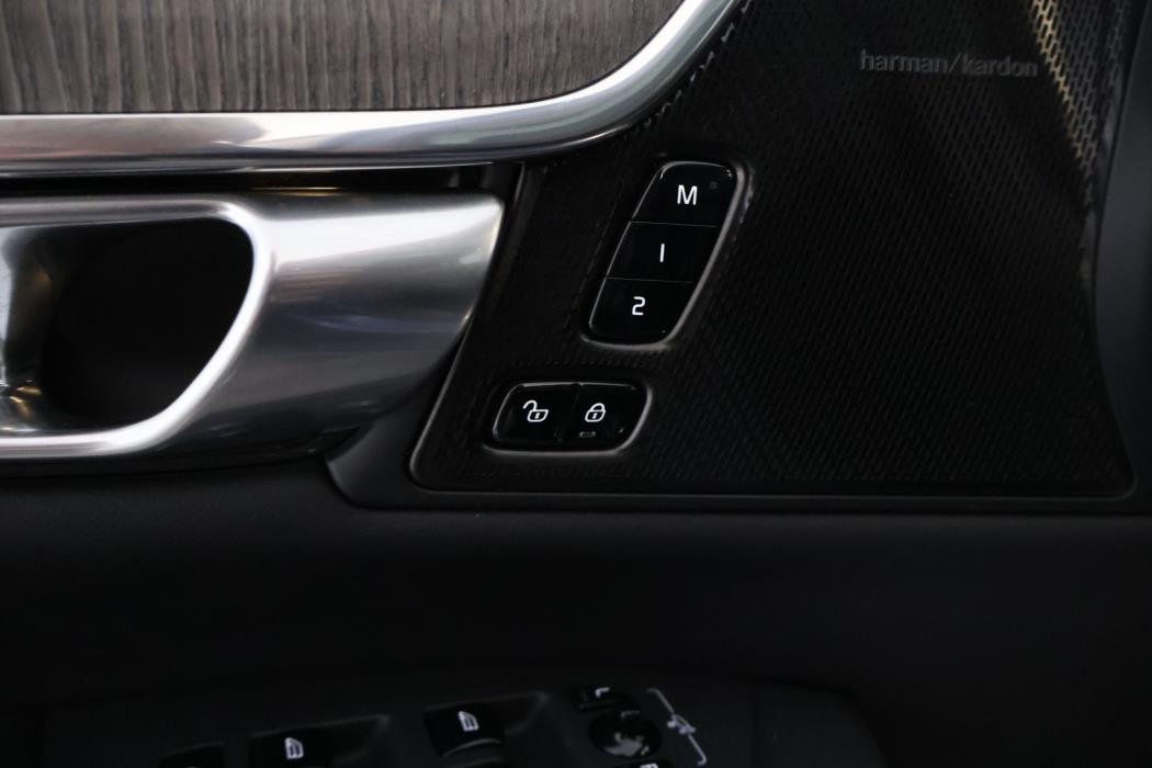 VOLVO V90 2023