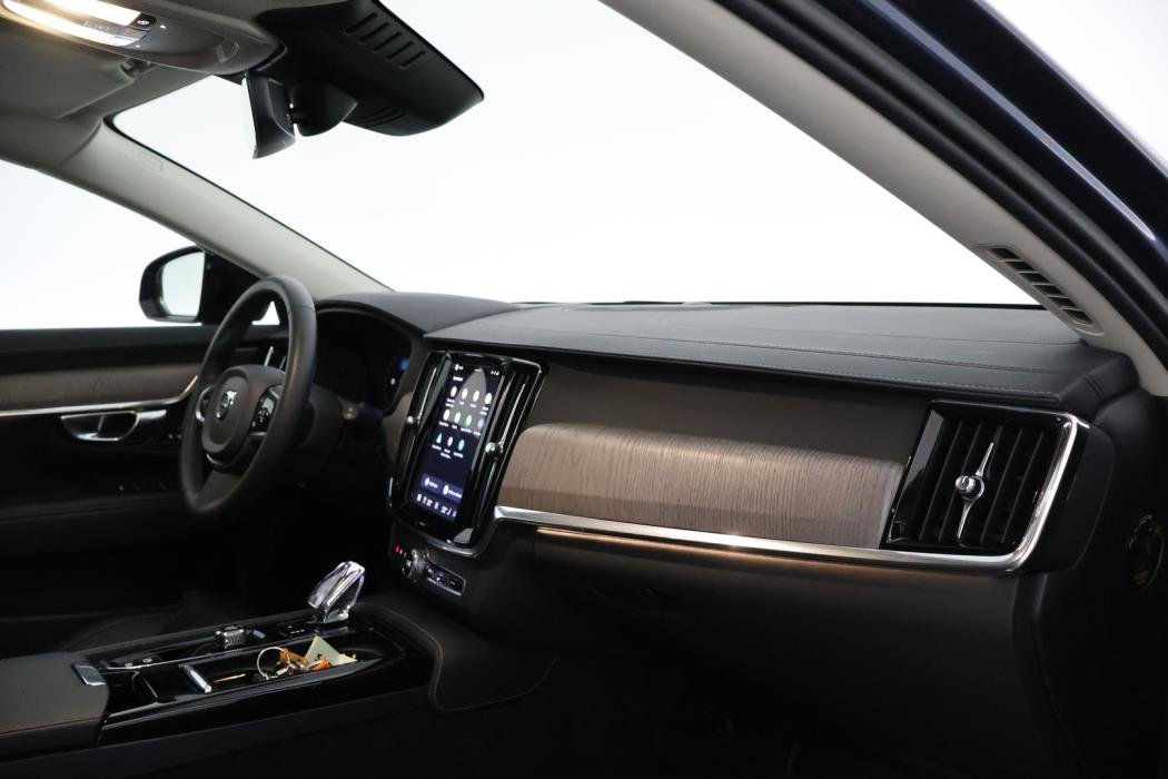 VOLVO V90 2023
