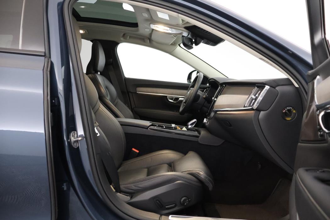 VOLVO V90 2023
