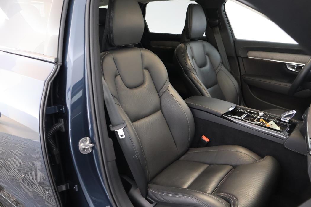 VOLVO V90 2023