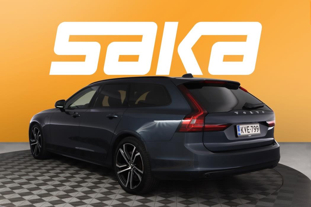 VOLVO V90 2023