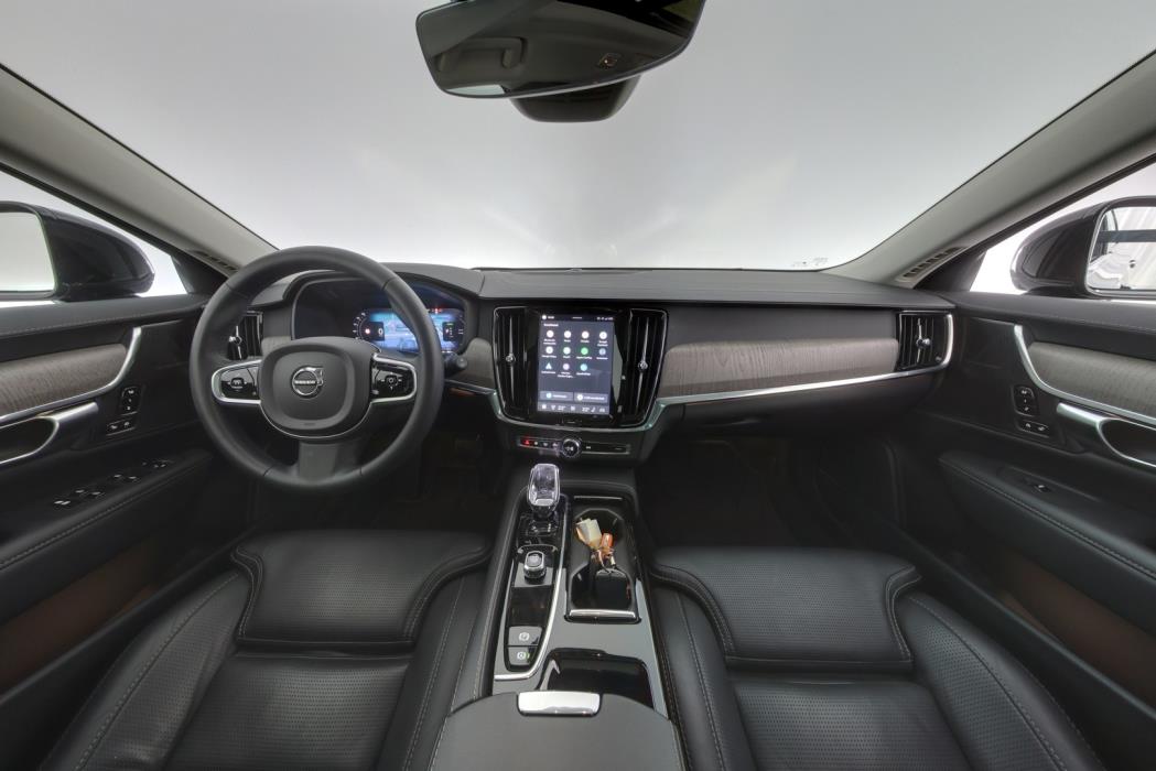 VOLVO V90 2023