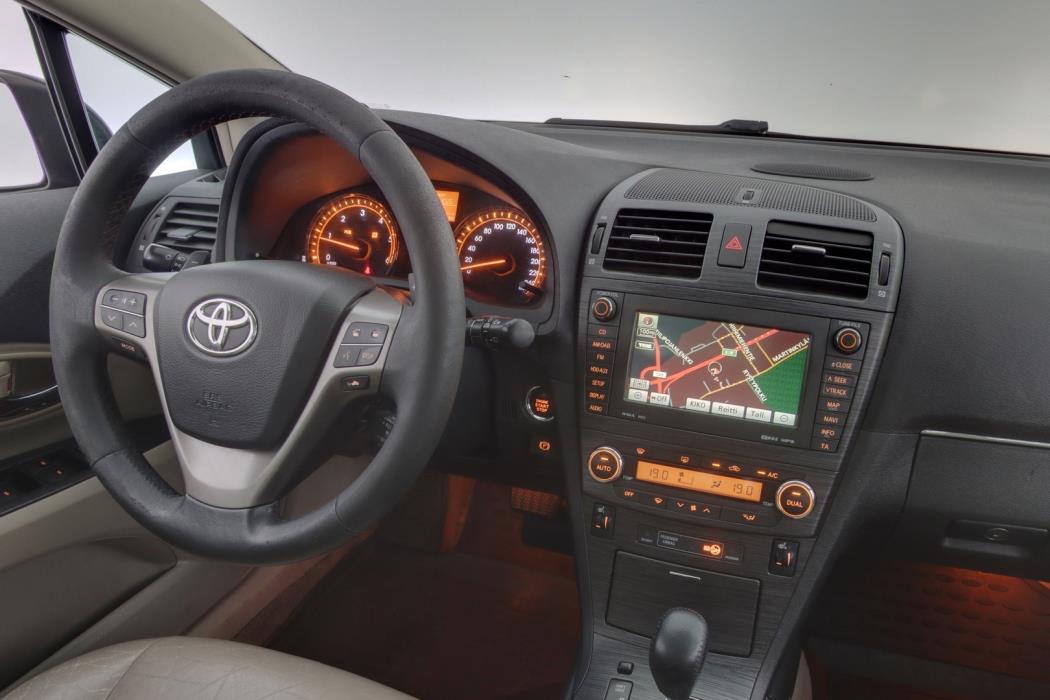 TOYOTA Avensis 2010