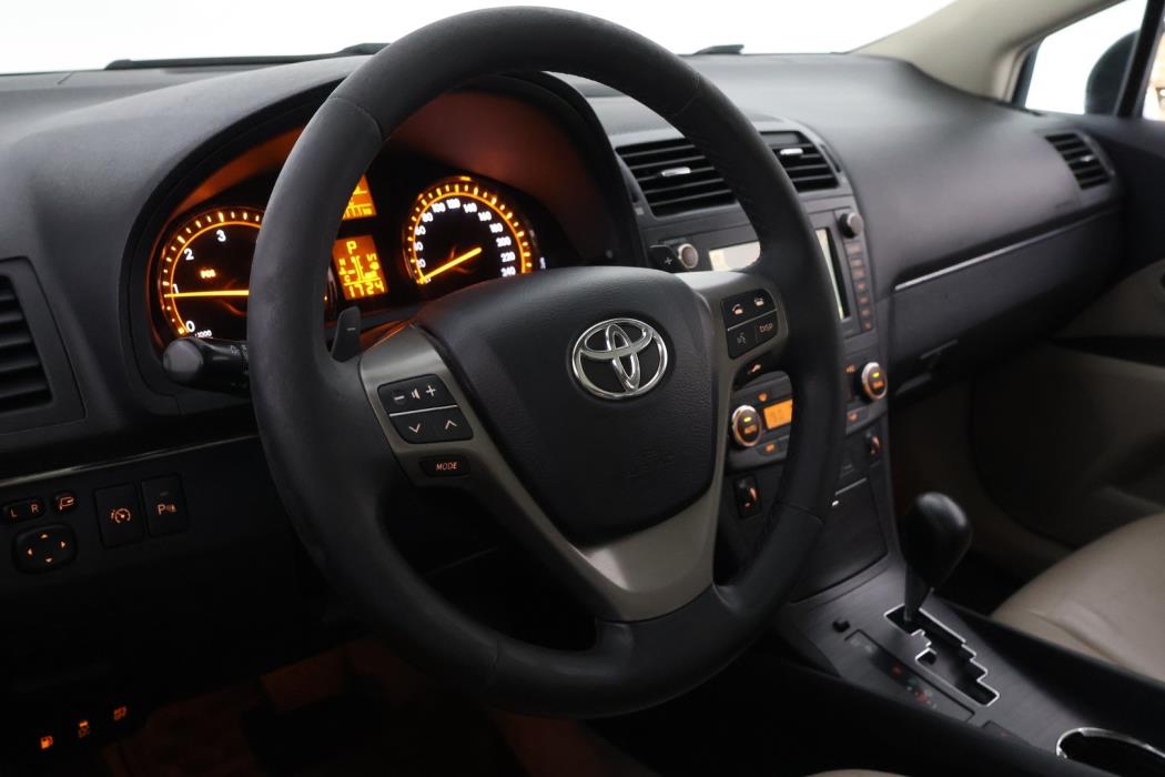 TOYOTA Avensis 2010