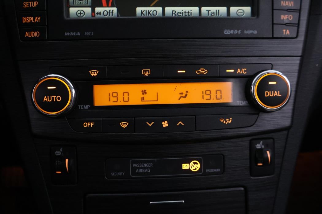 TOYOTA Avensis 2010