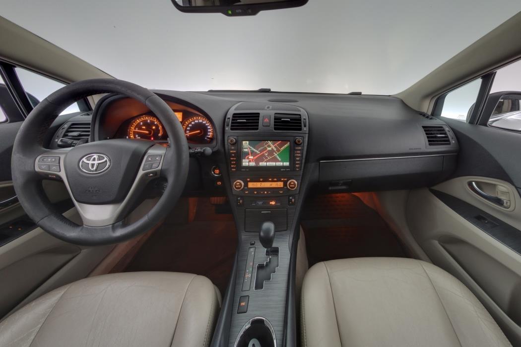 TOYOTA Avensis 2010