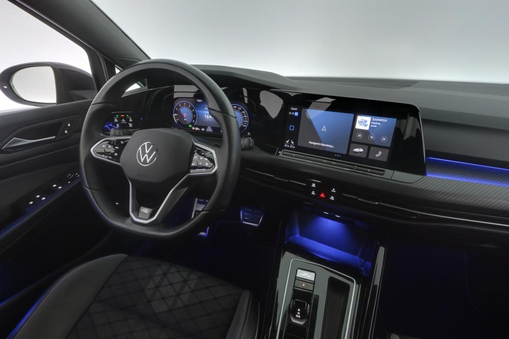 VOLKSWAGEN Golf 2023