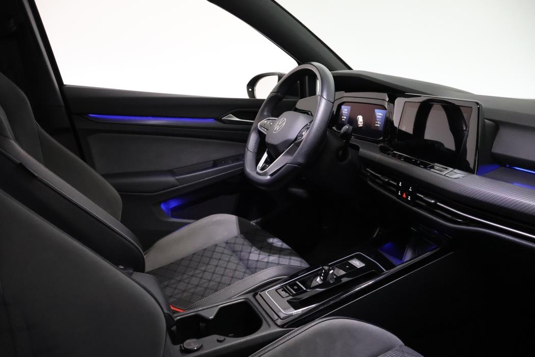 VOLKSWAGEN Golf 2023