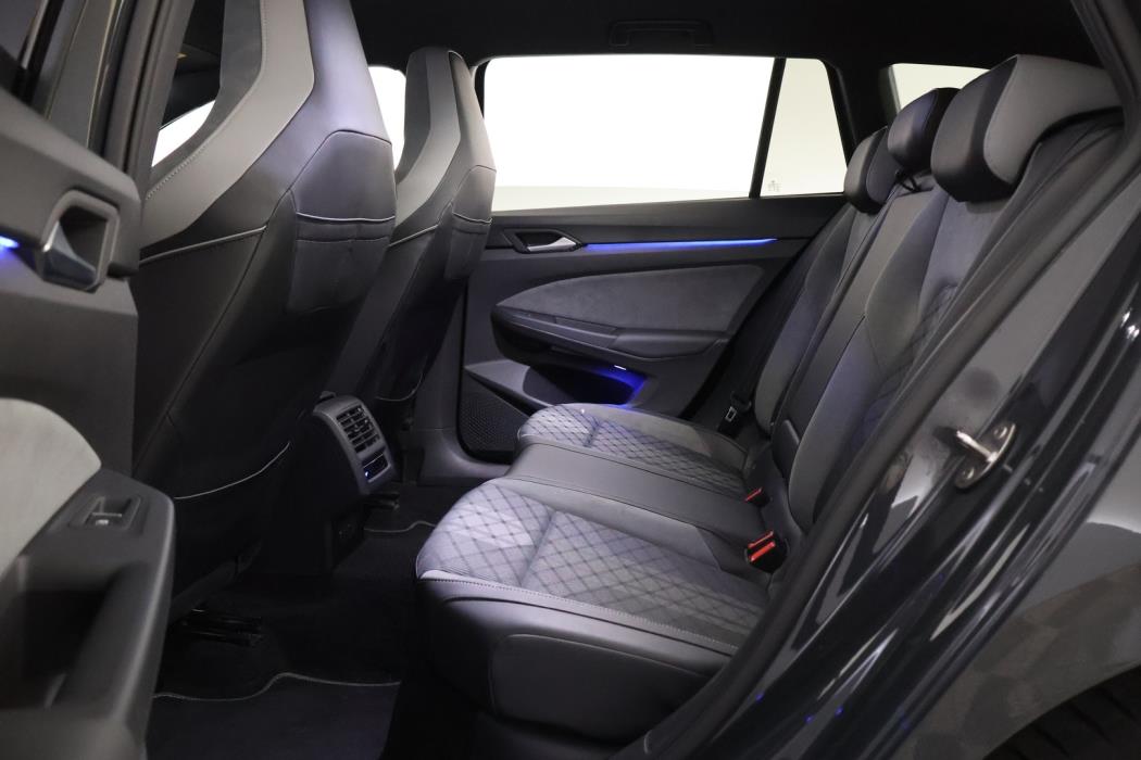 VOLKSWAGEN Golf 2023