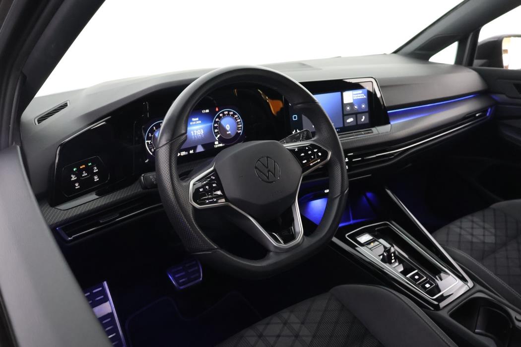 VOLKSWAGEN Golf 2023