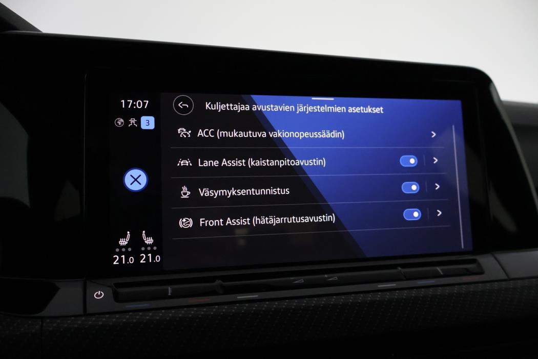 VOLKSWAGEN Golf 2023
