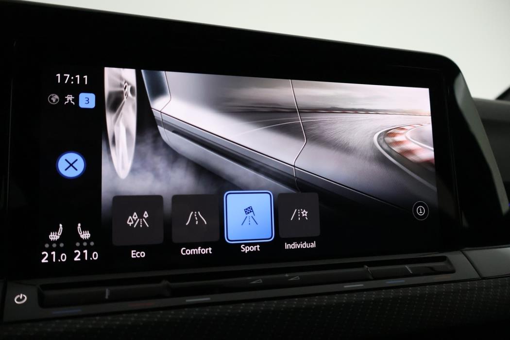 VOLKSWAGEN Golf 2023
