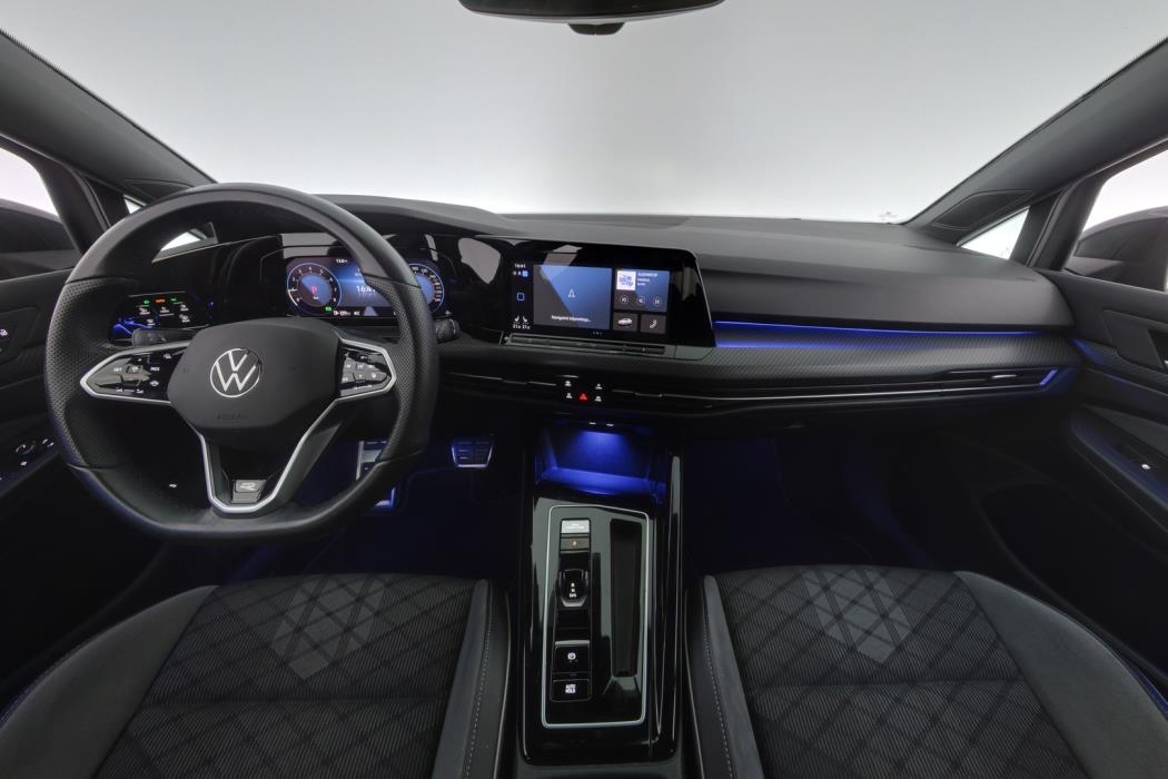 VOLKSWAGEN Golf 2023