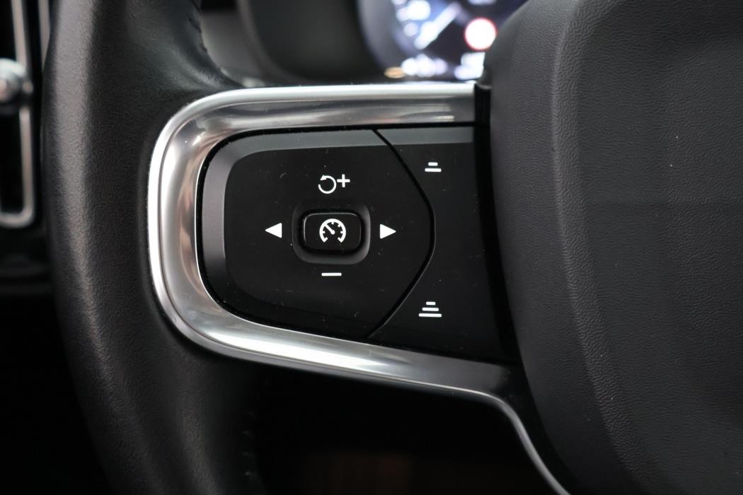 VOLVO XC40 2020