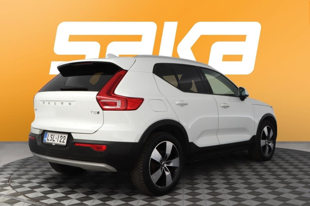 VOLVO XC40 2020