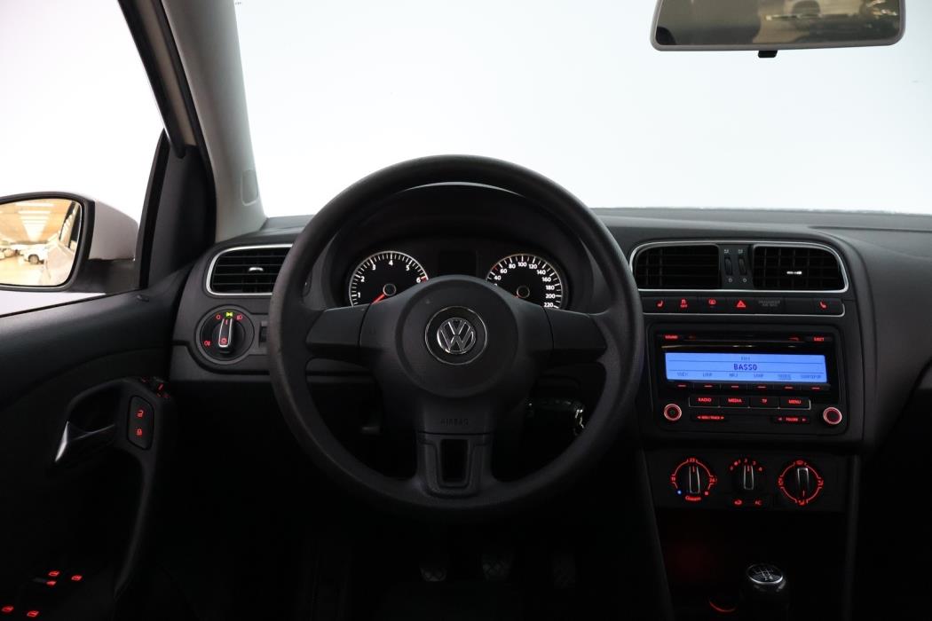 VOLKSWAGEN Polo 2010