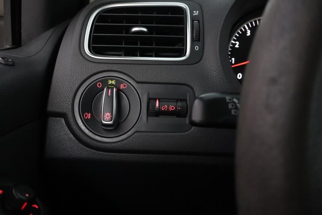 VOLKSWAGEN Polo 2010