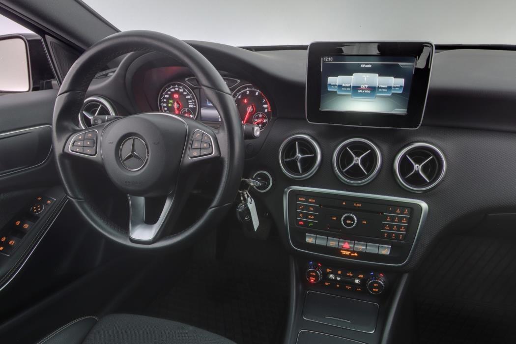 MERCEDES-BENZ A 2016