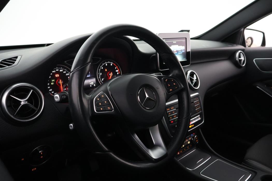 MERCEDES-BENZ A 2016