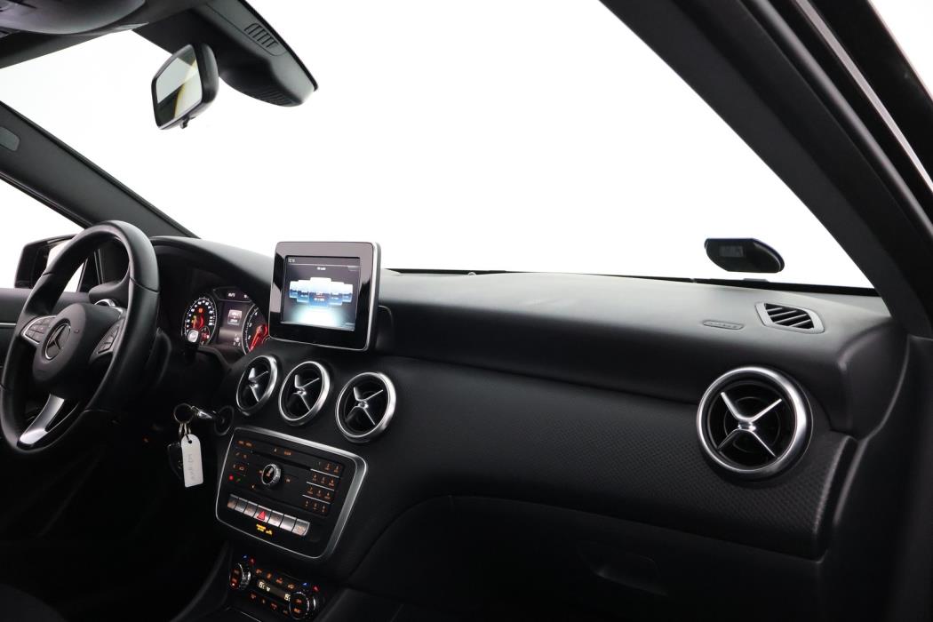 MERCEDES-BENZ A 2016