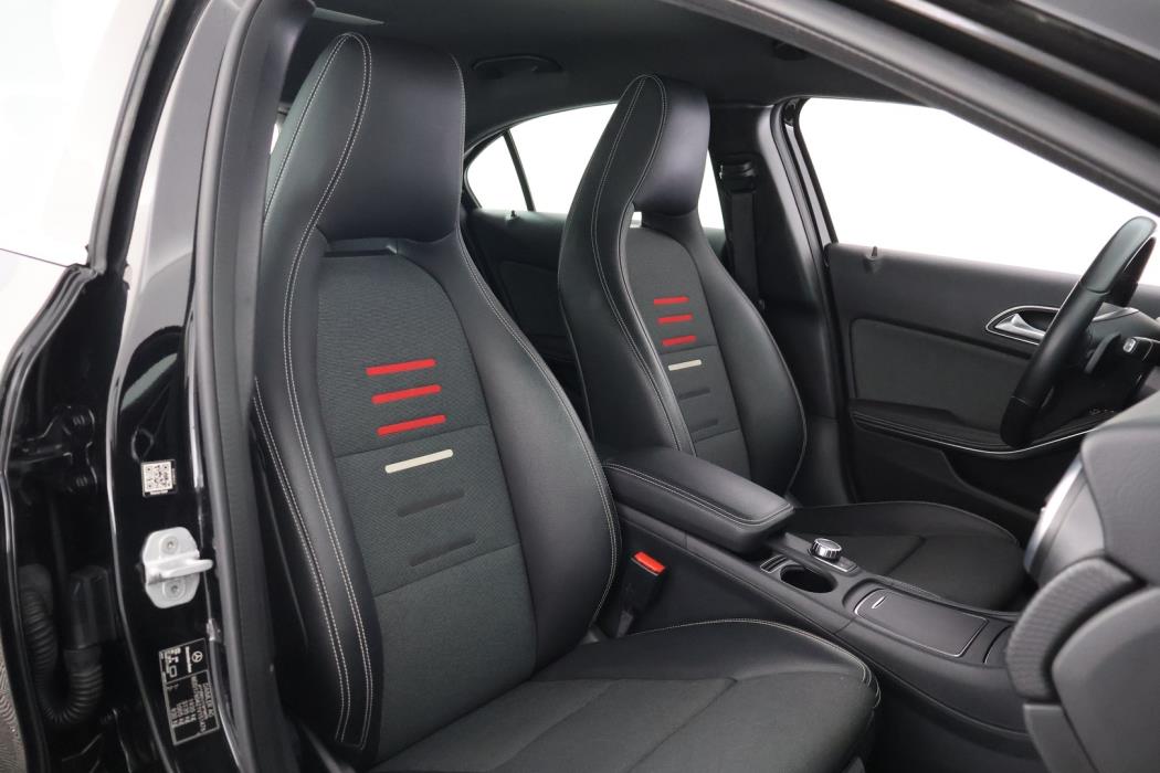MERCEDES-BENZ A 2016