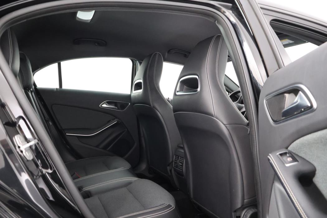 MERCEDES-BENZ A 2016