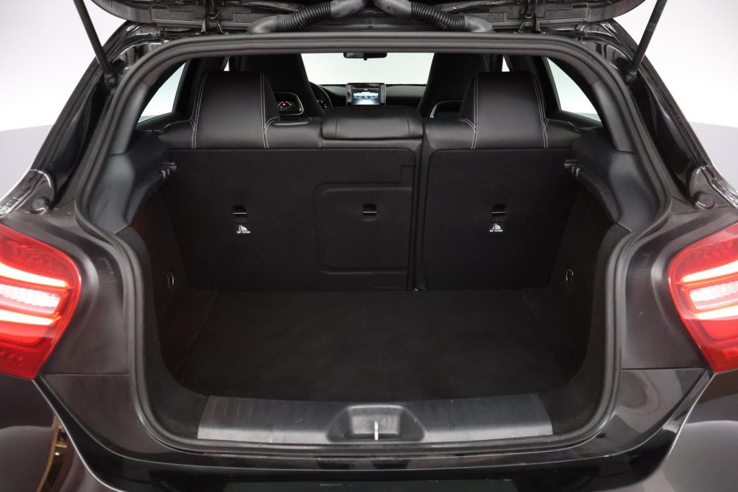 MERCEDES-BENZ A 2016