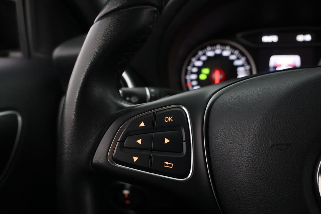 MERCEDES-BENZ A 2016