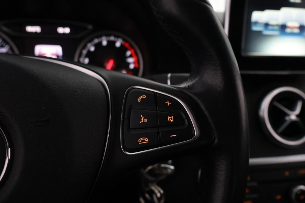 MERCEDES-BENZ A 2016