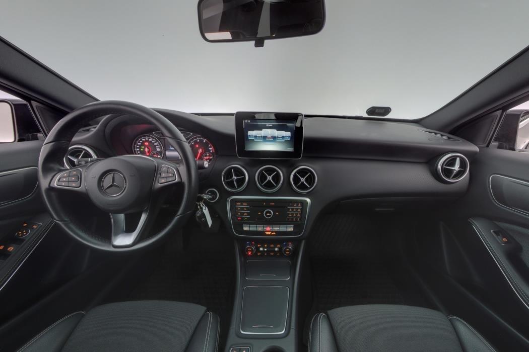 MERCEDES-BENZ A 2016