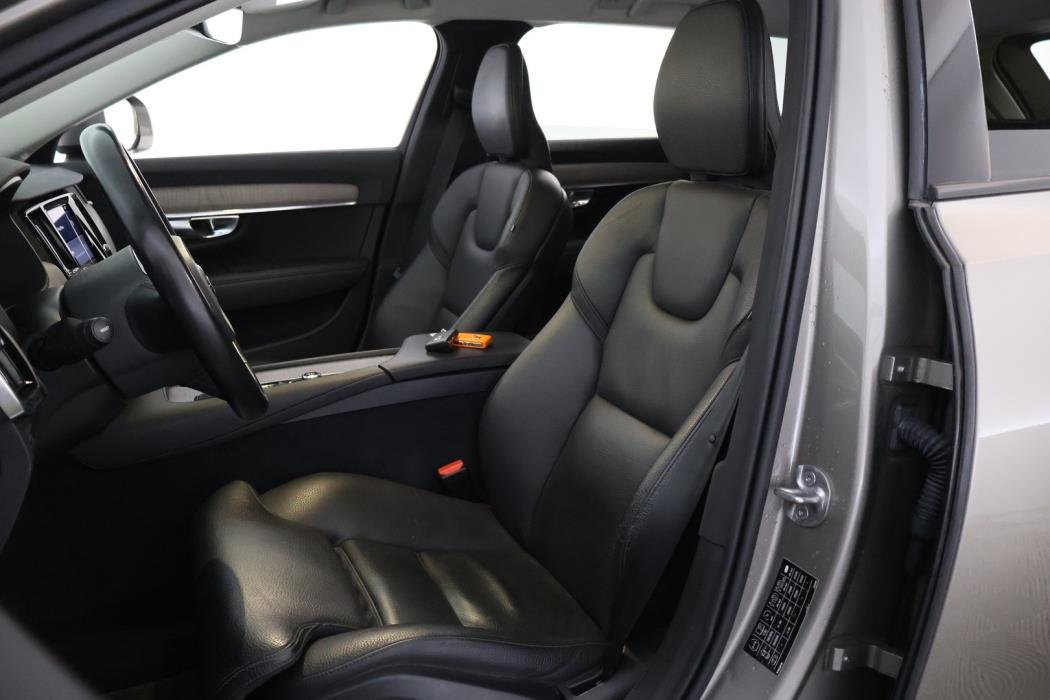 VOLVO V90 Cross Country 2022