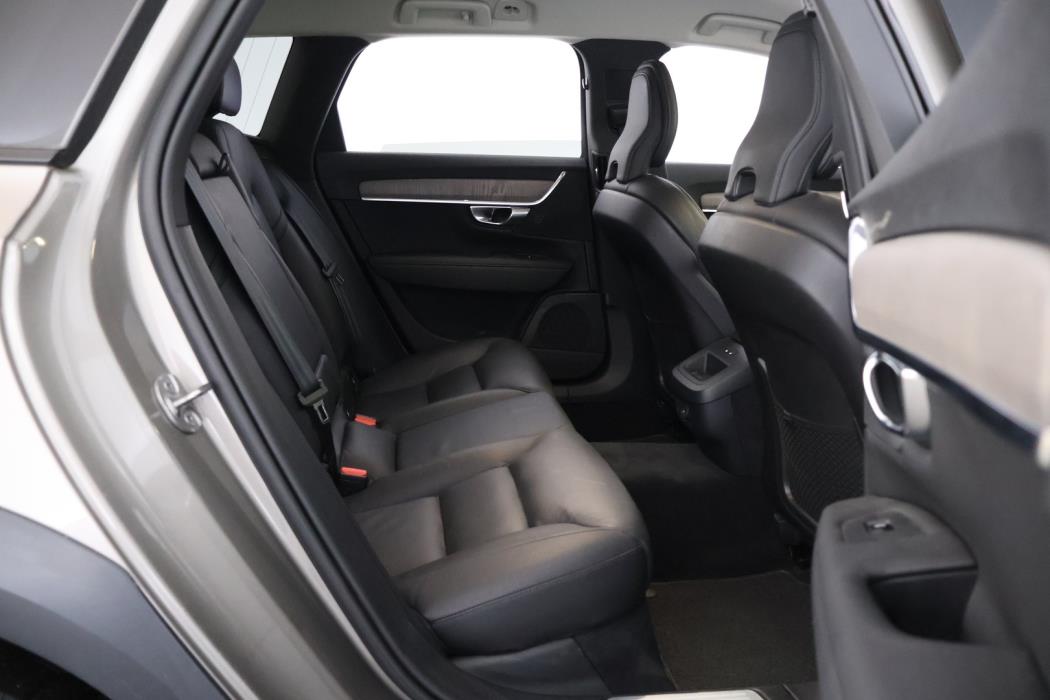 VOLVO V90 Cross Country 2022