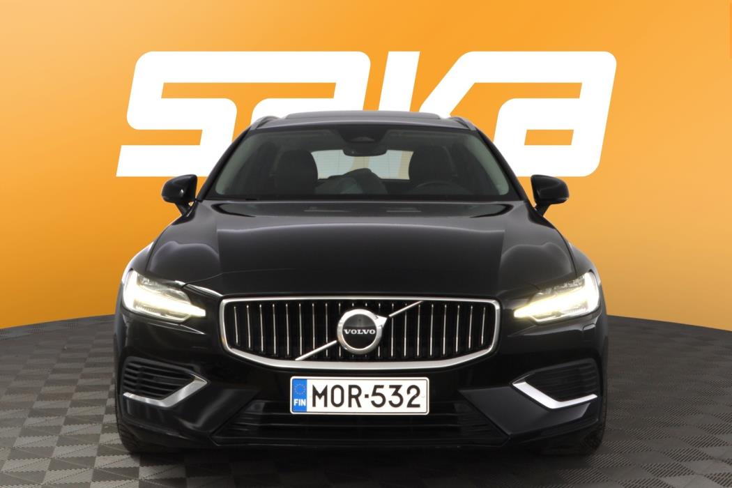 VOLVO V60 2023