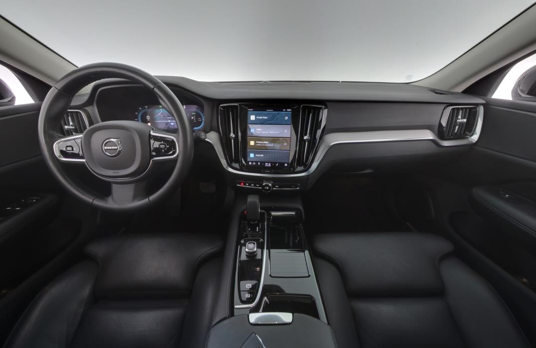 VOLVO V60 2023