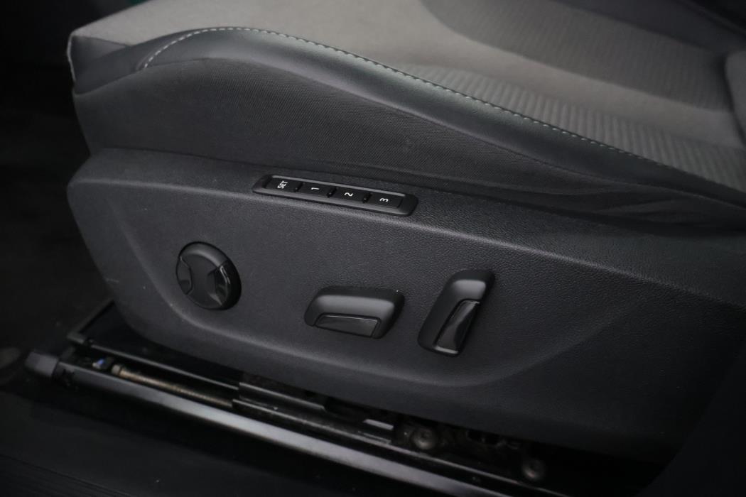 SKODA Enyaq 2023