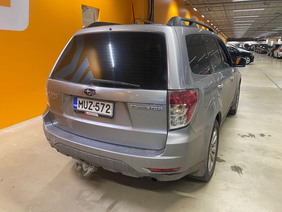 SUBARU Forester 2011