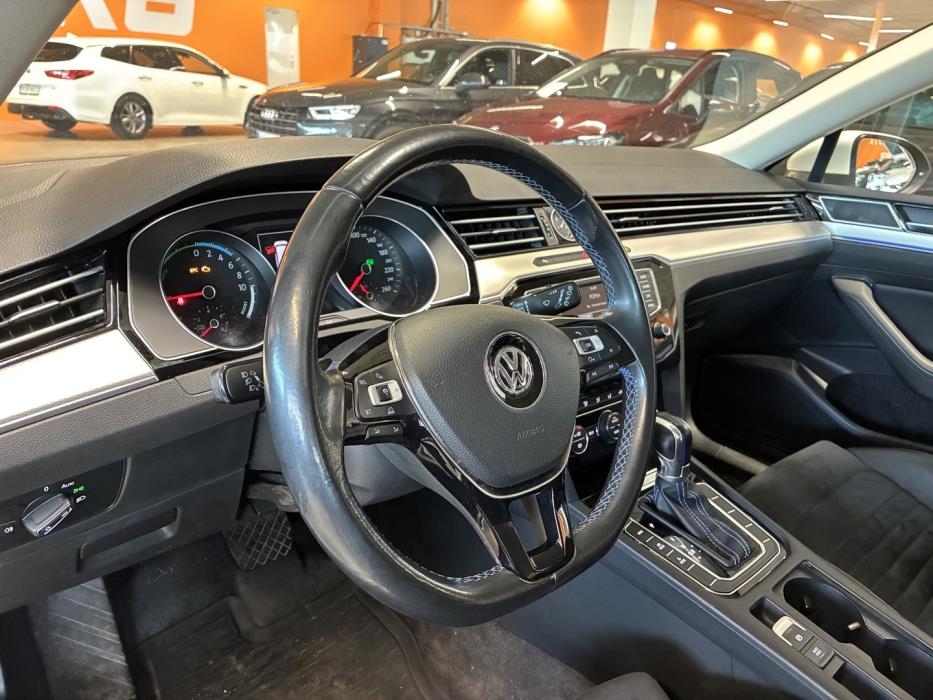 VOLKSWAGEN Passat 2017