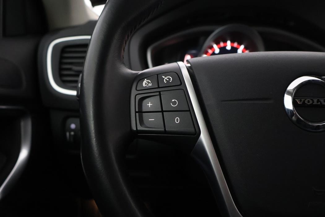 VOLVO V40 Cross Country 2017