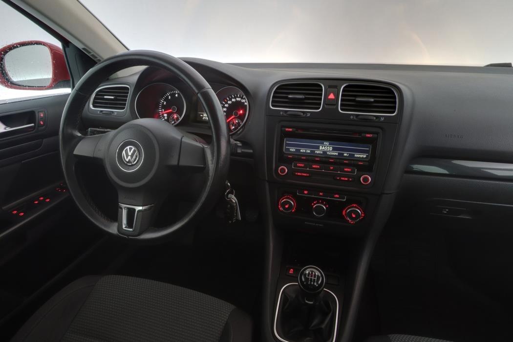 VOLKSWAGEN Golf 2012