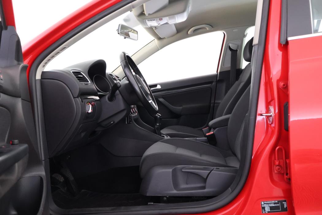 VOLKSWAGEN Golf 2012