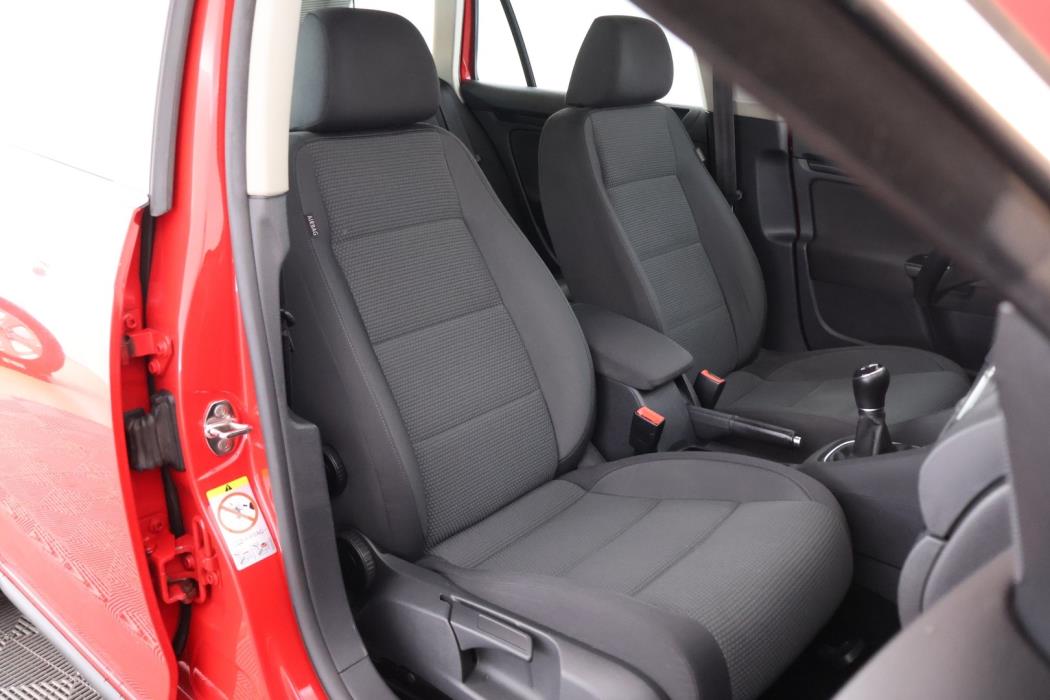 VOLKSWAGEN Golf 2012