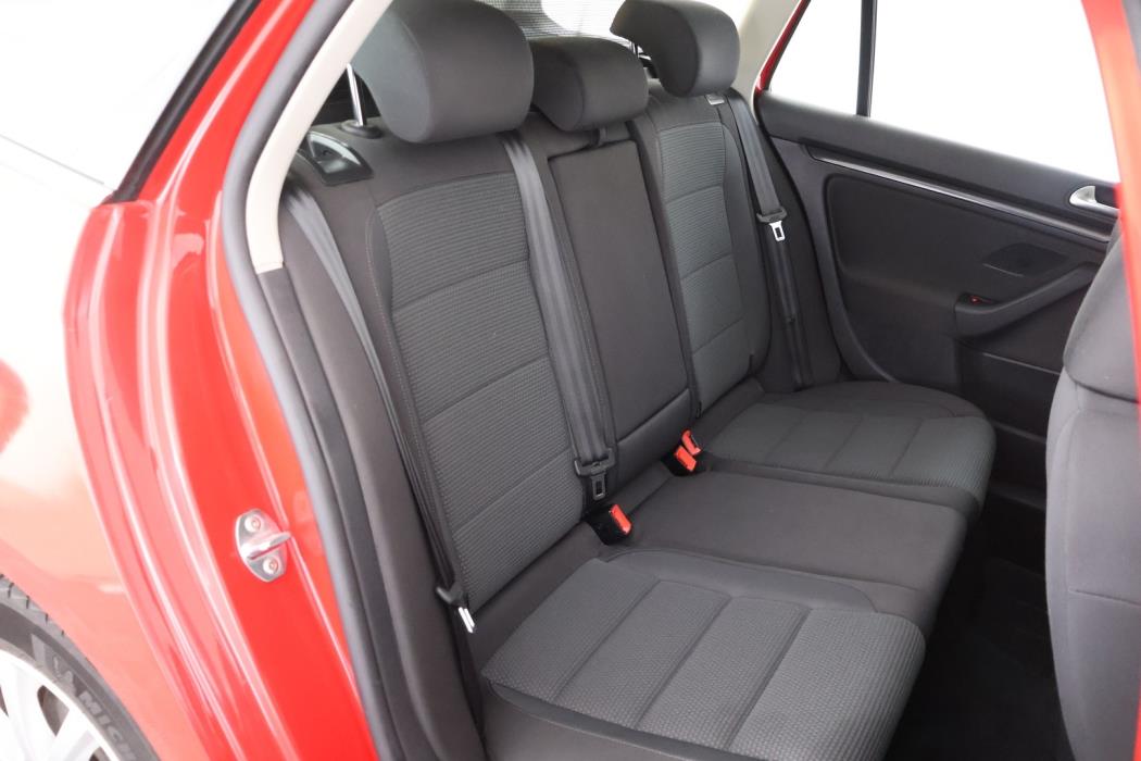 VOLKSWAGEN Golf 2012